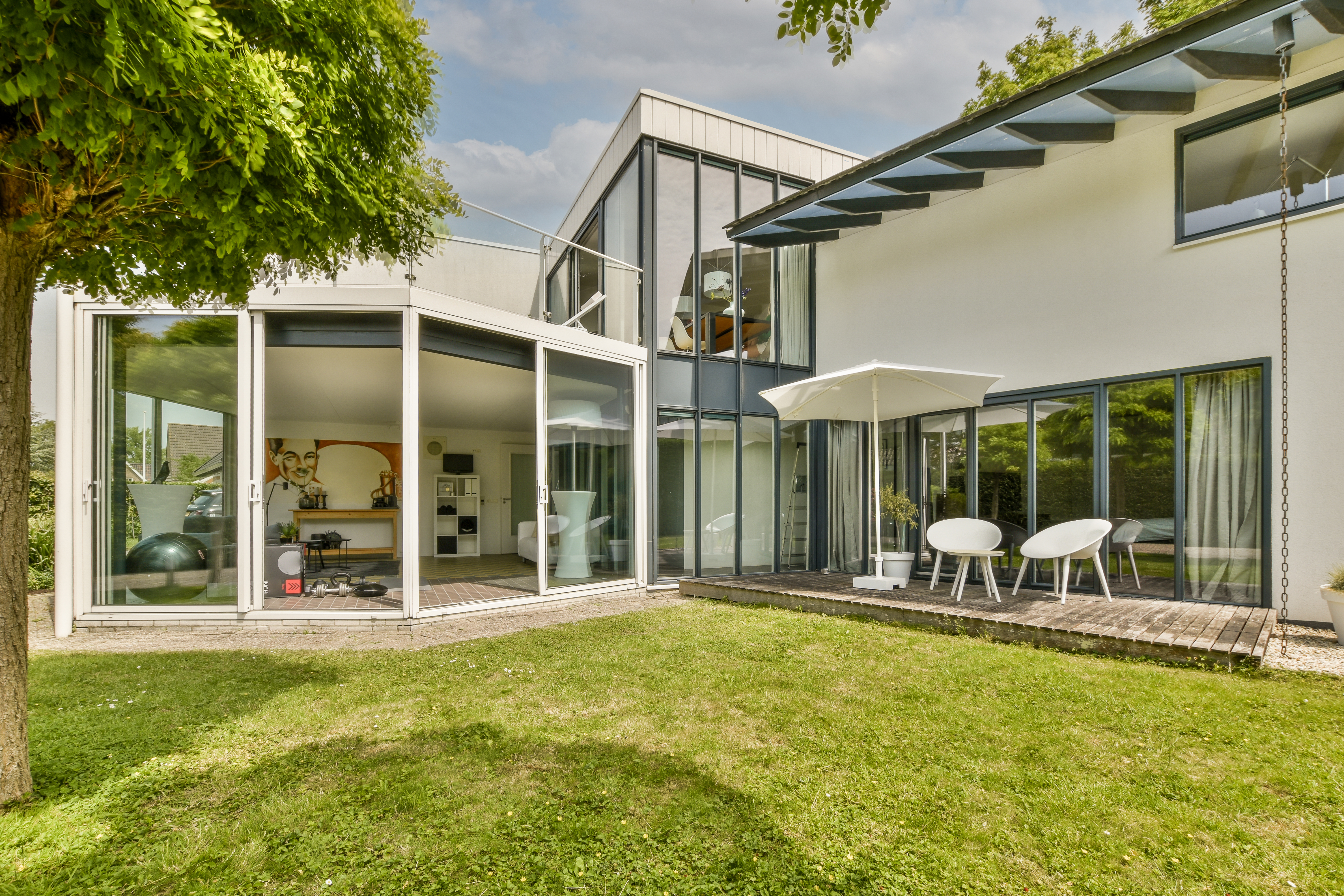 neat-patio-with-sitting-area